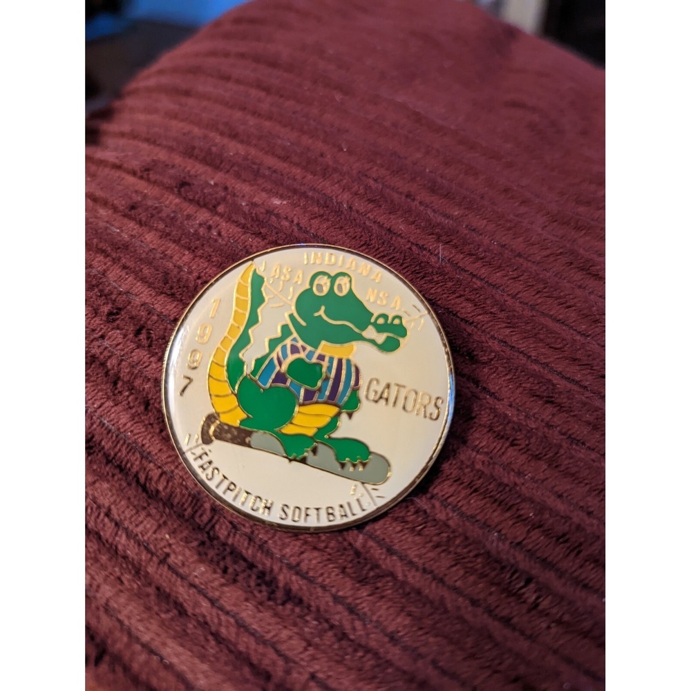 Vintage 1997 Indiana Gators Fast Pitch Softball Pinback Lapel Pin